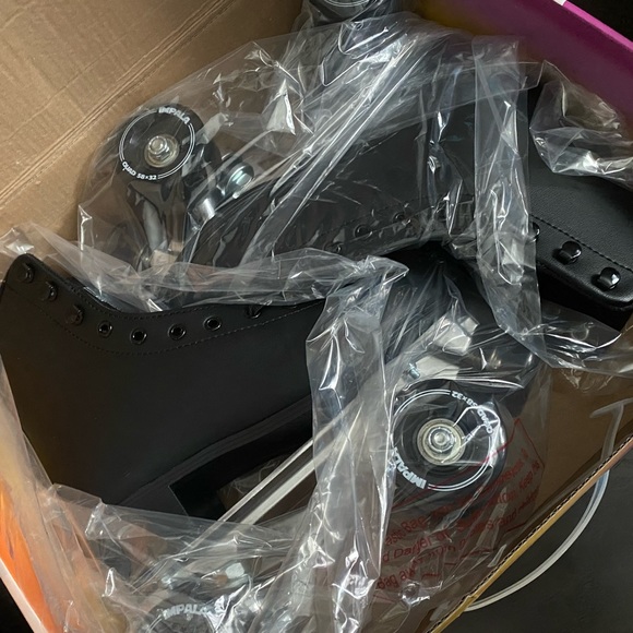 Impala Quad Skates. SOLD OUT EVERYWHERE— Size-7 - Picture 5 of 5